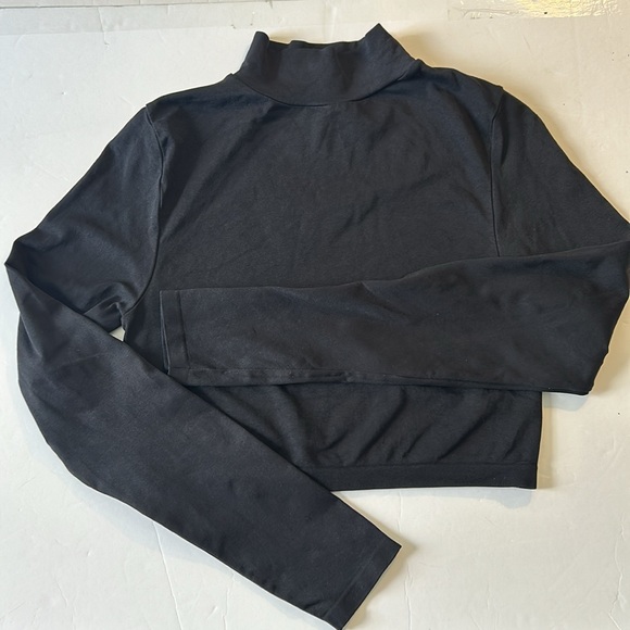 Free People L/XL Top Intimately Super Crop Seamless Turtleneck Black long sleeve - Picture 2 of 8